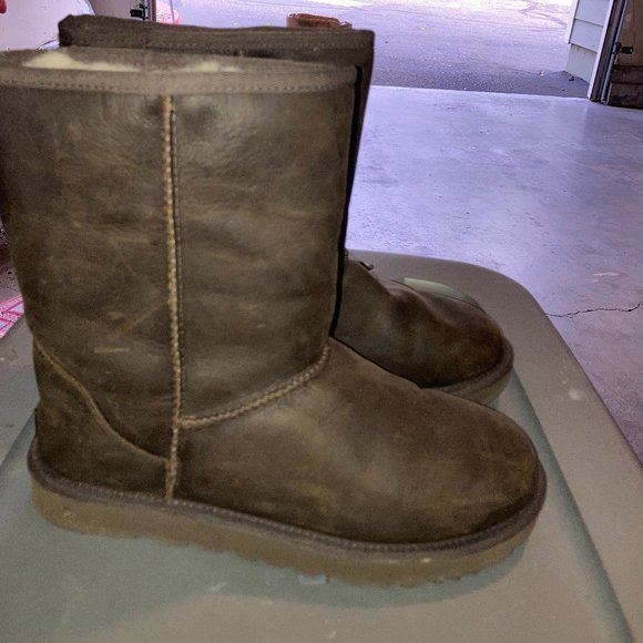 LEATHER UGG BOOTS - Picture 2 of 2
